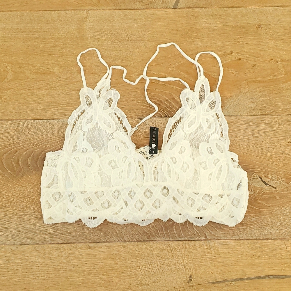 Nwt white lacey bralette  size Small from Soto Lifestyle
